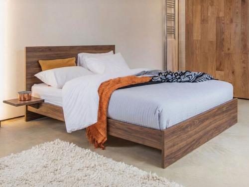 enkel bed in solid walnut