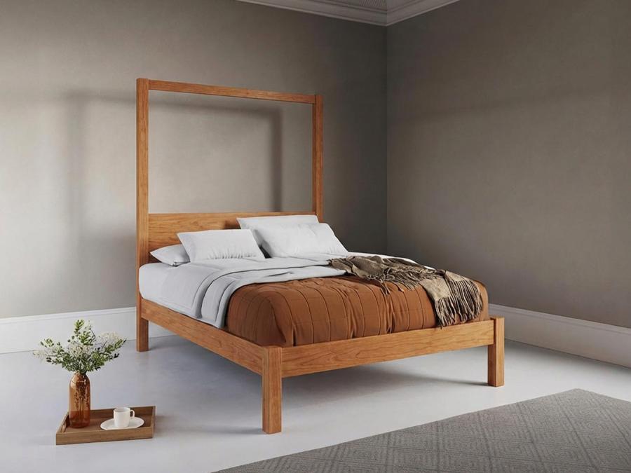 platform four poster bed in cherry